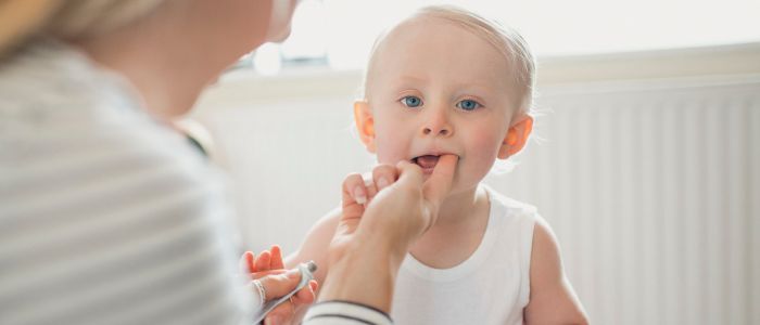 Как да успокоим бебето при никнене на зъби? Органичният гел е добър метод!