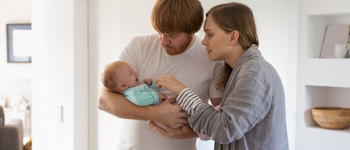 Как да разберете дали бебето ви има колики или нещо друго